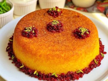 طرز تهیه ته دیگ زعفرانی با تخم مرغ 